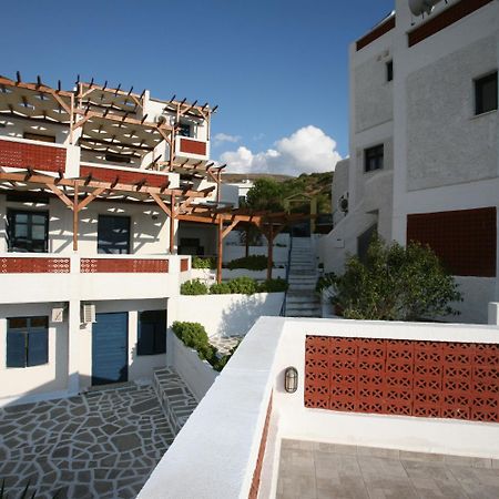 باتسي St George Studios & Apartments المظهر الخارجي الصورة
