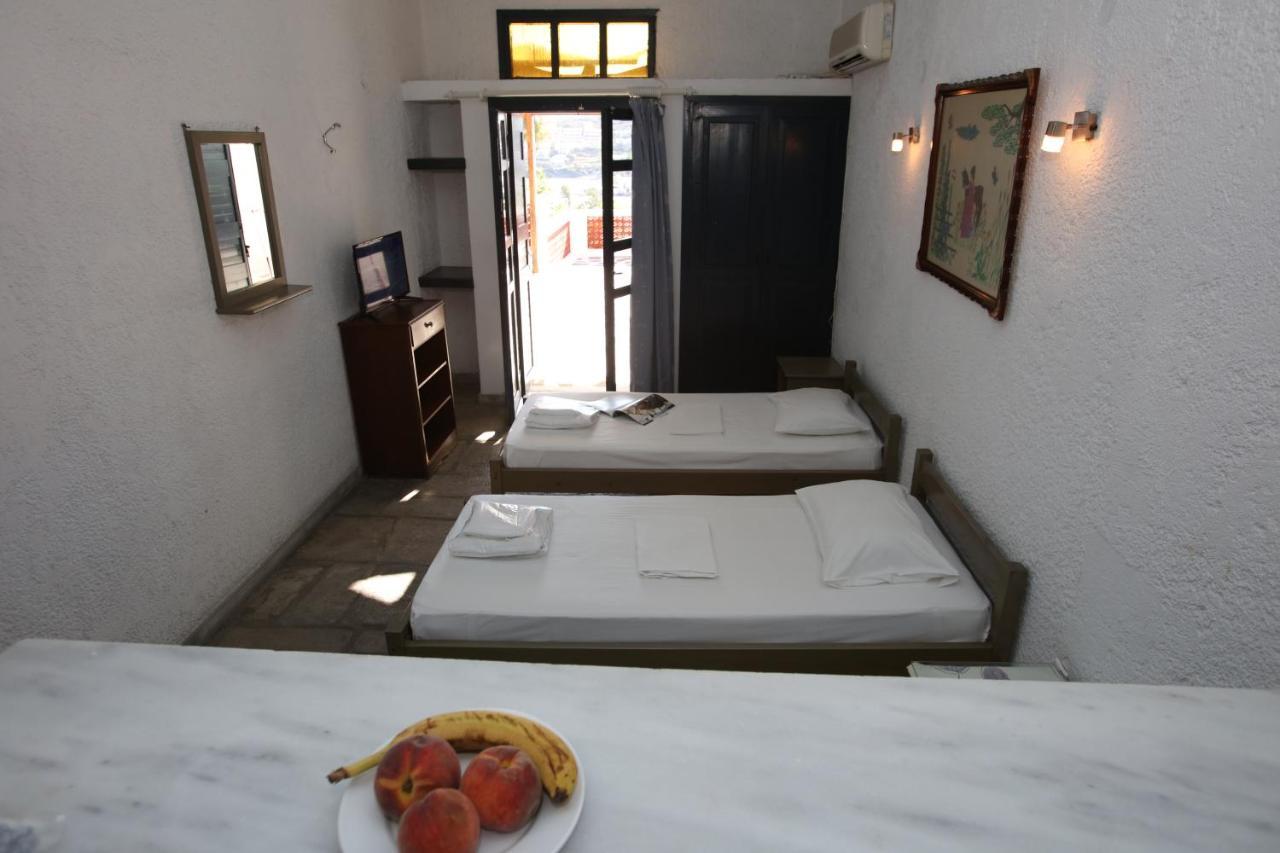 باتسي St George Studios & Apartments المظهر الخارجي الصورة