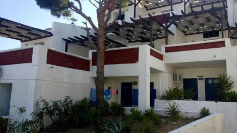 باتسي St George Studios & Apartments المظهر الخارجي الصورة