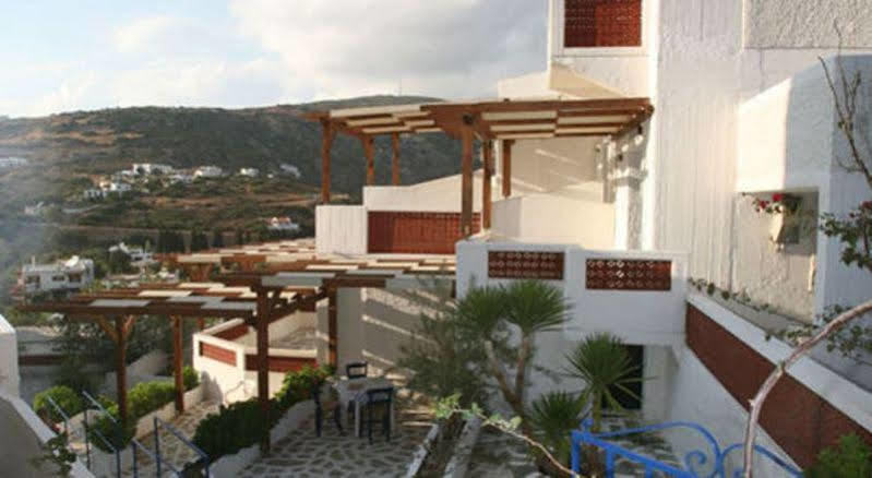 باتسي St George Studios & Apartments المظهر الخارجي الصورة